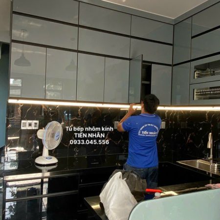 Thi công lắp đặt tủ bếp khung nhôm cánh kính chuyên nghiệp