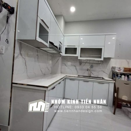 tủ bếp nhôm kính chữ L